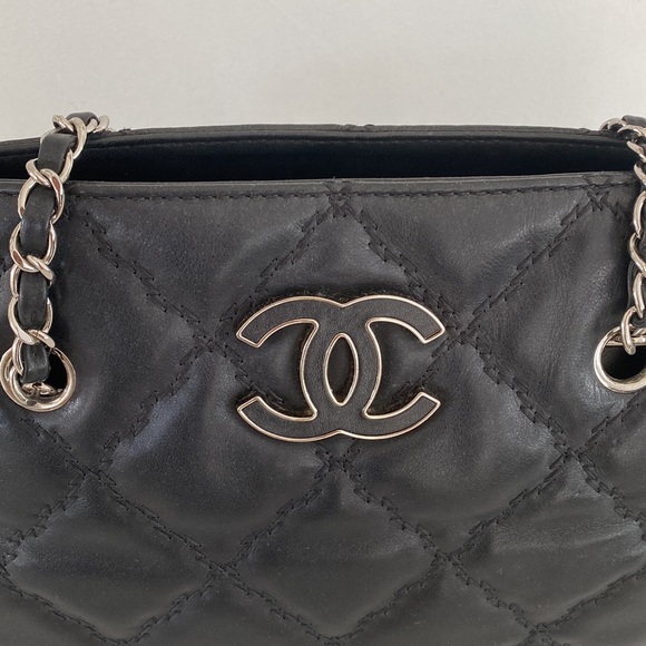 100% Authentic Chanel bag black medium - Picture 2 of 7